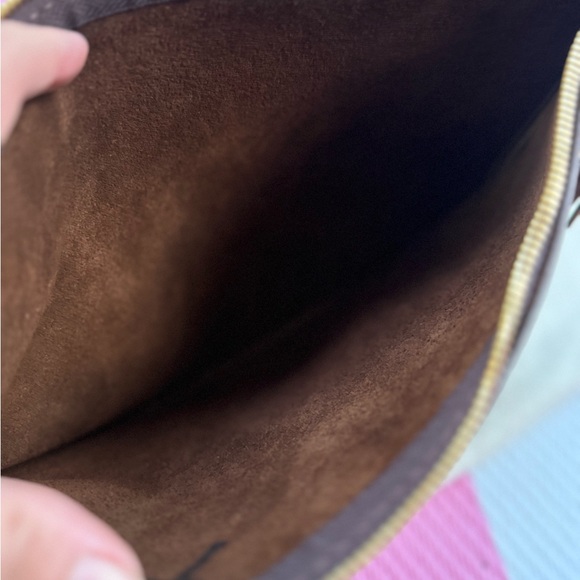 Brown Clutch with Wristlet Elegant Design - Picture 7 of 9